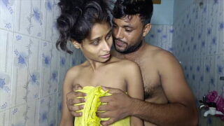 Horny Indian teen Bhabhi Seduces Tutor for Intense juicy Pussy and Throat Fucking Video