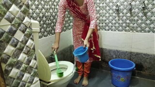 Indian Tamil Sexy Woman Standing Pose Fuckeing Pussy In Bathroom Video