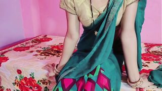 Sexy bhabhi taking big Indian dick Video