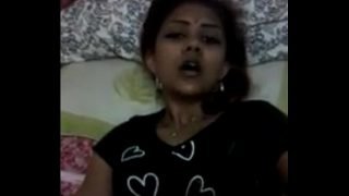 Sexy desi indian babe pleasuring herself – short video