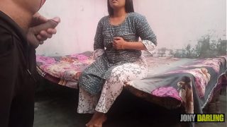 Sexy desi maid in blue saree giving blowjob