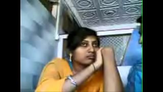 320px x 180px - VID-20071207-PV0001-Nagpur (IM) Hindi 28 yrs old unmarried girl Veena  kissing (Liplock) her 29 yrs old unmarried lover Sanjay at tea shop sex  porn video