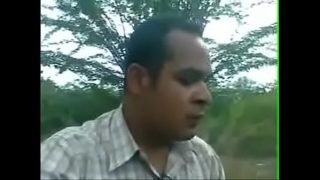 सुनीता को खेत में चोदा Video